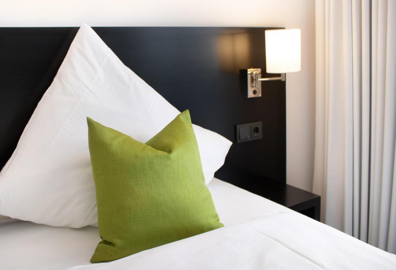 RHE Hotel Rheinau Buitenkant foto